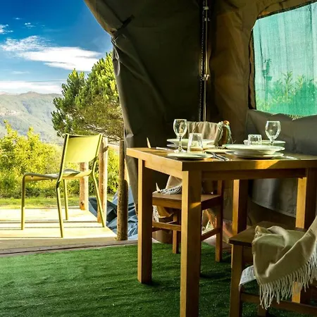 Tente de luxe Scenic Safari Glamping With Cavado River Views Near Braga In Ventosa, Portugal *