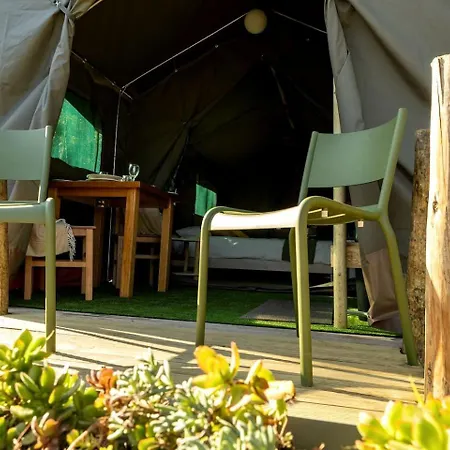 Tente de luxe Scenic Safari Glamping With Cavado River Views Near Braga In Ventosa, Portugal