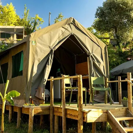 Tente de luxe Scenic Safari Glamping With Cavado River Views Near Braga In Ventosa, Portugal Ventosa (Braga)