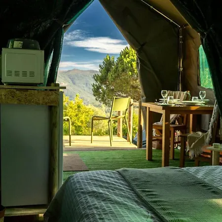 Scenic Safari Glamping With Cavado River Views Near Braga In Ventosa, Portugal Tente de luxe Ventosa (Braga)