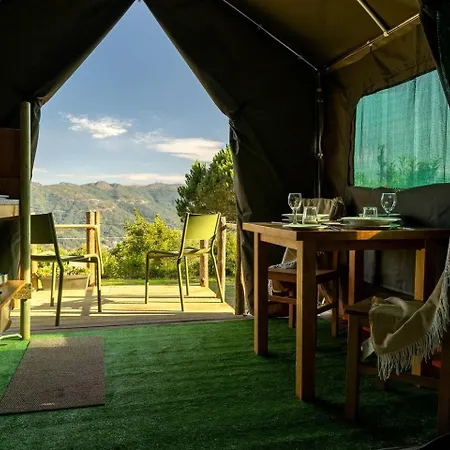 Tente de luxe Scenic Safari Glamping With Cavado River Views Near Braga In Ventosa, Portugal *
