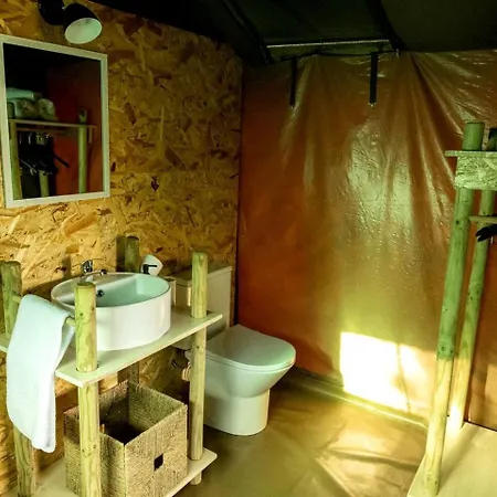 Tente de luxe Scenic Safari Glamping With Cavado River Views Near Braga In Ventosa, Portugal *