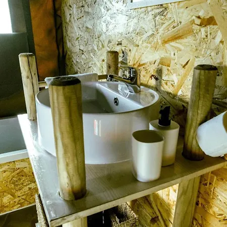 Tente de luxe Scenic Safari Glamping With Cavado River Views Near Braga In Ventosa, Portugal Ventosa (Braga)
